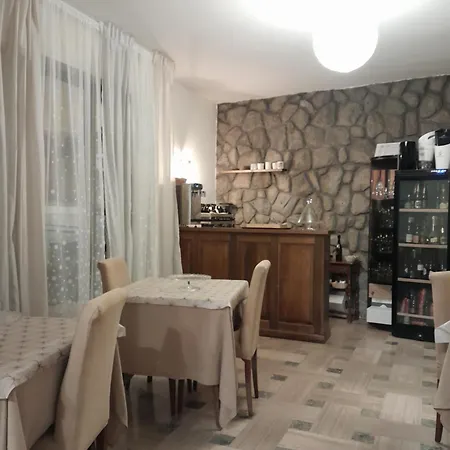 Отель Regina Yeti Bistrot