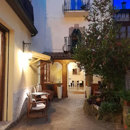 Regina Yeti Bistrot سيستولا